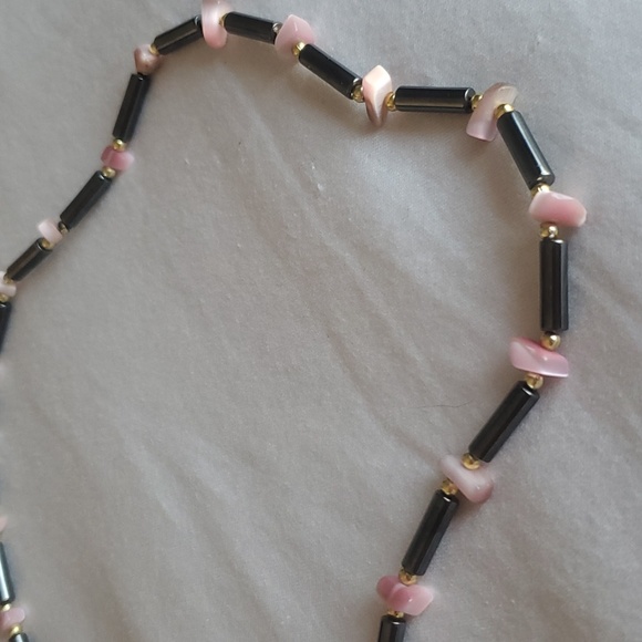 ๐2 for $15๐ Hematite and Rose Quartz Beaded Necklace - Picture 2 of 4